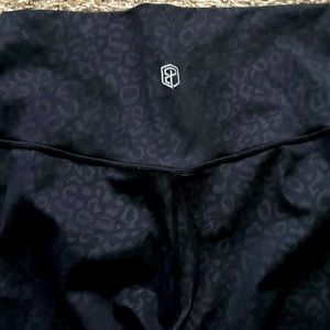 Born Primitive XL Fierce Leggings in black leopard